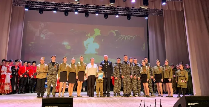 photo_5240408392810043369_y