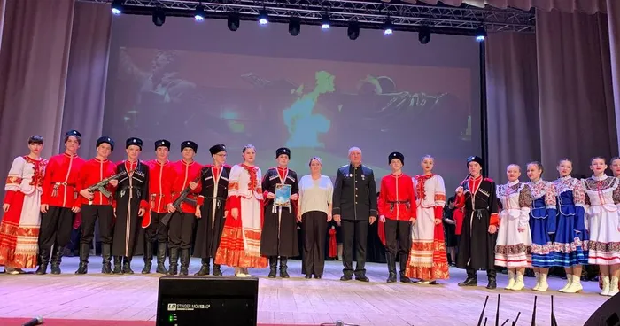 photo_5240408392810043379_y